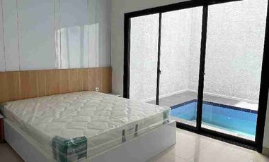 Dijual Rumah Baru Full Furnished ada Kolam Renang dan Rooftop di Slipi