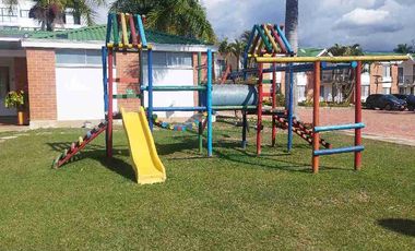 SE VENDE LINDA CASA EN FUSAGASUGA EN LLANO LARGO EXCELENTE UBICACIÓN.