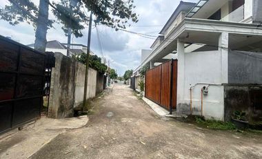 Di jual rumah dua lantai dekat gedung pertemuan grha person
Macan kumbang