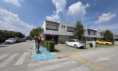 Casa en Renta semi-amueblada en Lomas Virreyes Calimaya modelo Málaga