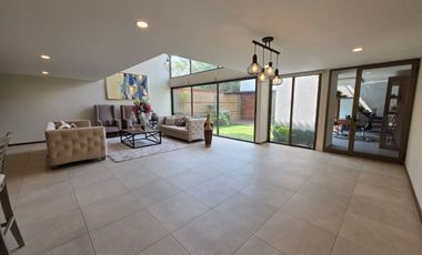 Casa en Renta semi-amueblada en Lomas Virreyes Calimaya modelo Málaga