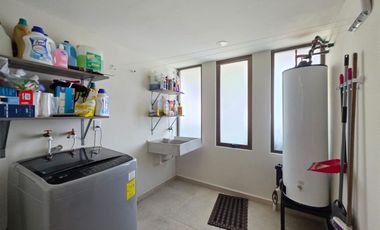 Casa en Renta semi-amueblada en Lomas Virreyes Calimaya modelo Málaga