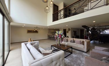 Casa en Renta semi-amueblada en Lomas Virreyes Calimaya modelo Málaga