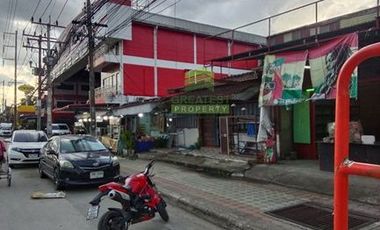 ขายที่ดินพร้อมสิ่งปลูกสร้าง 4 ห้อง สะเตง เมืองยะลา เนื้อที่ 69.50 ตร.ว ทำเลดี เหมาะพักอาศัย ประกอบกิจการ ค้าขาย