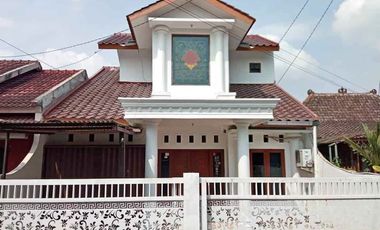 Ready-to-move-in house for rent in a family-friendly residential area near FE UII