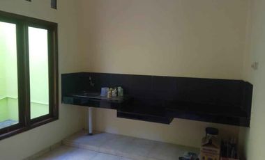 Ready-to-move-in house for rent in a family-friendly residential area near FE UII