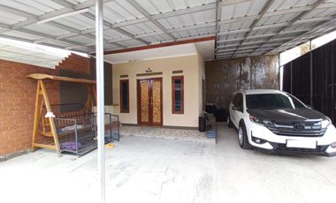 Dijual Cepat Rumah bisa untuk Gudang di Jl Raya Cipatik