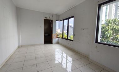 Akses Langsung ke Mall & MRT Disewakan Rumah Unfurnish Cosmo Park – Lokasi Premium