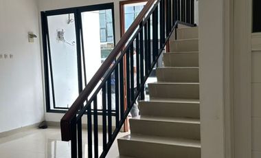 Dijual Rumah 2 Lti, dalam komplek di Cireundeu,