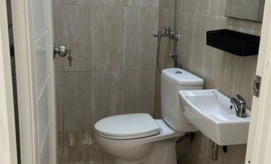 Dijual Rumah 2 Lti, dalam komplek di Cireundeu,