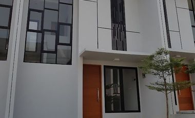 Dijual Rumah 2 Lti, dalam komplek di Cireundeu,