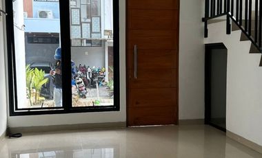 Dijual Rumah 2 Lti, dalam komplek di Cireundeu,