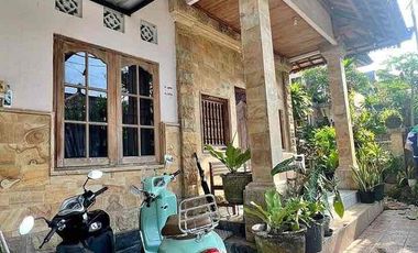 Dijual murah rumah 2 lantai  
Di jln gemitir kesiman kertalangu
Denpasar timur