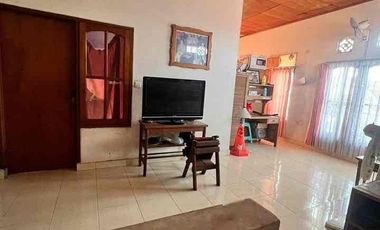 Dijual murah rumah 2 lantai  
Di jln gemitir kesiman kertalangu
Denpasar timur