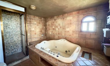 Casa en venta Pachuca, ideal para salón de fiestas, descanzo. Con canchas.