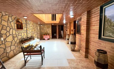 Casa en venta Pachuca, ideal para salón de fiestas, descanzo. Con canchas.