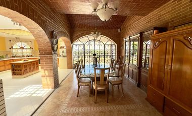 Casa en venta Pachuca, ideal para salón de fiestas, descanzo. Con canchas.