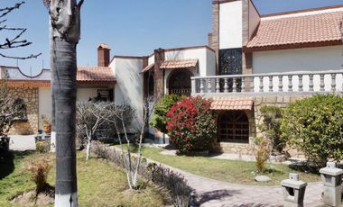 Casa en venta Pachuca, ideal para salón de fiestas, descanzo. Con canchas.