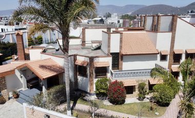Casa en venta Pachuca, ideal para salón de fiestas, descanzo. Con canchas.