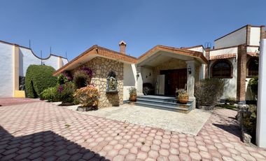 Casa en venta Pachuca, ideal para salón de fiestas, descanzo. Con canchas.