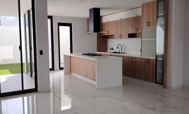 CASA EN VENTA EN SENDEROS DE MONTEVERDE 110 COTO 6A