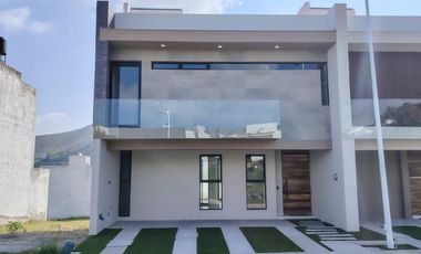 CASA EN VENTA EN SENDEROS DE MONTEVERDE 110 COTO 6A