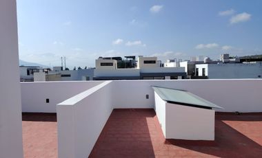 CASA EN VENTA EN SENDEROS DE MONTEVERDE 110 COTO 6A
