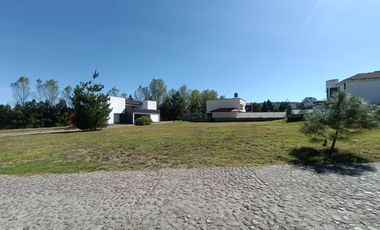 Terreno Exclusivo en Club de Golf La Escondida – Para Construir Tu Proyecto Ideal