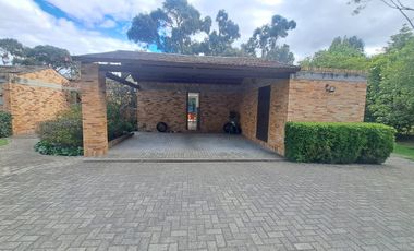 660. CASA CAMPESTRE CAJICÁ