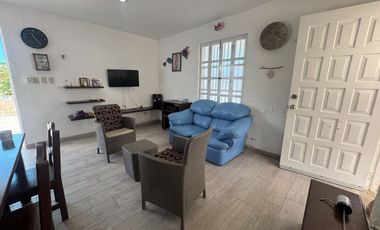 Casa en venta, en esquina, a una cuadra del mar en Telchac Puert