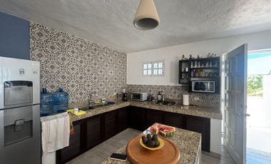 Casa en venta, en esquina, a una cuadra del mar en Telchac Puert