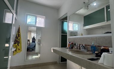 Casa en venta, en esquina, a una cuadra del mar en Telchac Puert