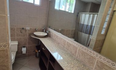 Suite  / Oficina Amoblada en Alquiler en Urdesa Central, en Avenida Principal, 1 Baño, Norte de Guayaquil.