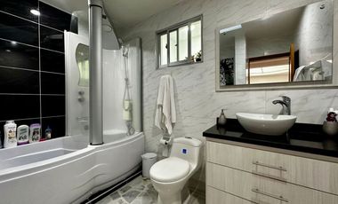 CASA EN VENTA – LA FRANCIA (Frente a Santorini)