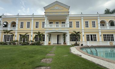 Mansion House For Sale NEar Clark !!