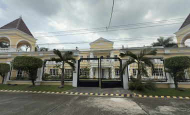 Mansion House For Sale NEar Clark !!