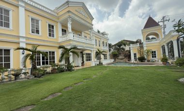 Mansion House For Sale NEar Clark !!