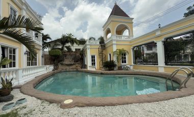 Mansion House For Sale NEar Clark !!