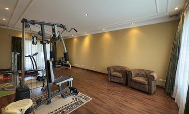 Mansion House For Sale NEar Clark !!