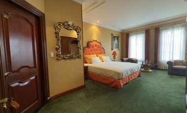 Mansion House For Sale NEar Clark !!