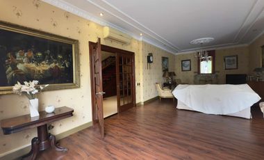 Mansion House For Sale NEar Clark !!