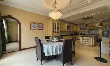 Mansion House For Sale NEar Clark !!