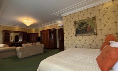 Mansion House For Sale NEar Clark !!