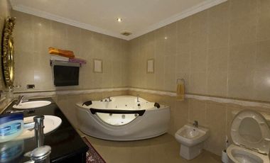 Mansion House For Sale NEar Clark !!