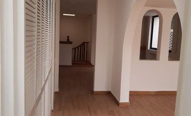 🏡 HERMOSA CASA SEMI REMODELADA CON AMPLIOS ESPACIOS Y EXCELENTE ILUMINACIÓN