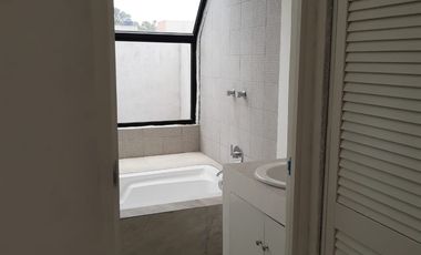 🏡 HERMOSA CASA SEMI REMODELADA CON AMPLIOS ESPACIOS Y EXCELENTE ILUMINACIÓN