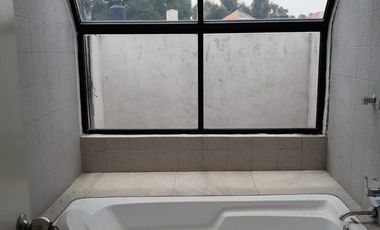 🏡 HERMOSA CASA SEMI REMODELADA CON AMPLIOS ESPACIOS Y EXCELENTE ILUMINACIÓN