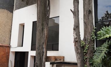 🏡 HERMOSA CASA SEMI REMODELADA CON AMPLIOS ESPACIOS Y EXCELENTE ILUMINACIÓN