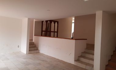 🏡 HERMOSA CASA SEMI REMODELADA CON AMPLIOS ESPACIOS Y EXCELENTE ILUMINACIÓN