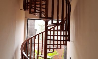 🏡 HERMOSA CASA SEMI REMODELADA CON AMPLIOS ESPACIOS Y EXCELENTE ILUMINACIÓN